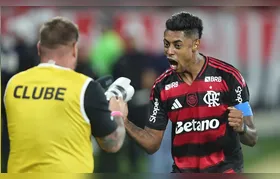 Fla vence, aproveita derrota do Palmeiras e volta a igualar rival