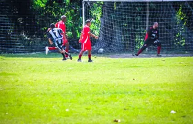 'Grenal Solidário' reúne ex-jogadores em São Gonçalo e pode virar evento esportivo anual