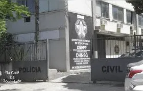 Homem mata padrasto a tiros, fere irmã e depois foge, em Niterói