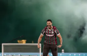 Hulk é apresentado à torcida tricolor no Maracanã