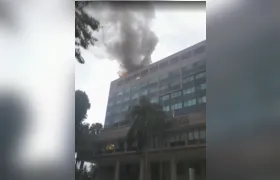 Incêndio atinge terraço do edifício do Ministério Público no Centro do Rio