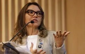 Janja participa de evento científico na UFF, em Niterói