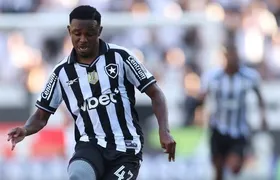Lyon aciona Botafogo na Fifa por dívida pela compra de Jeffinho