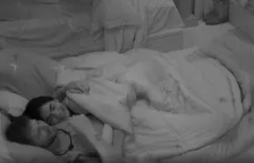 Marciele e Jonas dormem de conchinha, e participantes se surpreendem: ‘O sonho da Marciele sempre foi o quinta série’