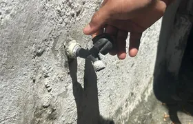 Moradores do Colubandê sofrem com falta de água há um mês