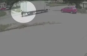 Mulher é atropelada por caminhão na RJ-104 e tem perna amputada