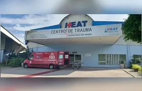 Ônibus bate em poste e duas pessoas ficam feridas em São Gonçalo