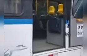 Passageira cai de ônibus na Cidade de Deus