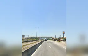 Pedestre morre atropelado na BR-101, em São Gonçalo