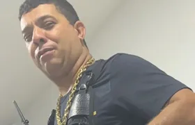 Prefeitura faz ação para remover pintura em 'homenagem' a filho do traficante Abelha próximo à Escadaria Selarón