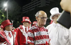 Público na internet se 'derrete' com desfile da Viradouro: "pintou a campeã"