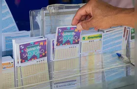 Quina de São João sorteia R$ 260 milhões no final de semana e apostadores correm às casas lotéricas