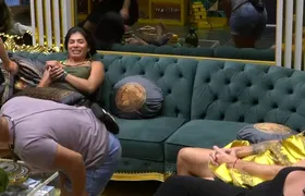 Replay? Milena peida na cara de Jonas de novo para desespero do Brother