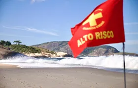 Ressaca na Região Oceânica de Niterói afeta banhistas e comerciantes