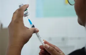 Saúde de São Gonçalo segue vacinando moradores contra a gripe