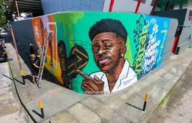 Talentos de São Gonçalo ganham projeção nacional em campanha da Havaianas em homenagem a Vini Jr.