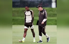 Técnico do Flamengo explica ausência de Wallace Yan nas últimas partidas
