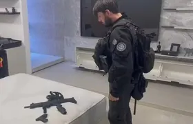 Um homem é preso em operação contra fraude na compra ilegal de armas no Rio