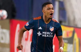 Vasco abre negociações para contratar o centroavante Brenner