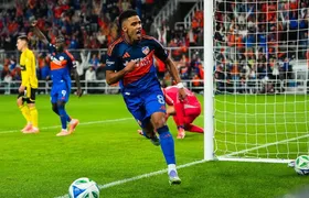 Vasco inicia a semana com a expectativa de contar com Brenner e Hinestroza contra o Mirassol