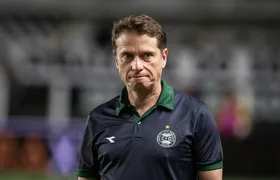 Vasco negocia a contratação de Fernando Seabra, técnico do Coritiba