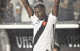 Vasco vence o Palmeiras e sai do Z4 na estreia de Renato Gaúcho