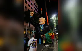 Acadêmicos de Niterói abre desfiles do Grupo Especial com homenagem a Lula