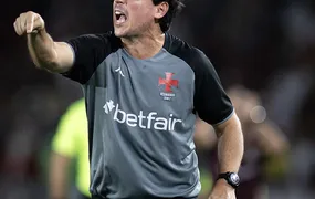 Agora pelo Vasco, Diniz busca seu quarto título de elite na carreira, o quarto no Maracanã