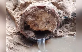 Águas do Rio faz alerta: Descarte incorreto de óleo de cozinha entope redes e ameaça o meio ambiente