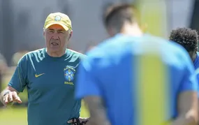 Ancelotti dá pista de Martinelli para vaga de Paquetá contra Noruega
