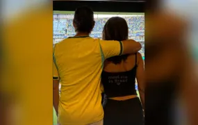 Anitta assiste estreia da seleção brasileira ao lado de bilionário