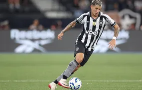 Após longo tempo fora do time titular, Mateo Ponte inicia partida pelo Botafogo, contra o Corinthians