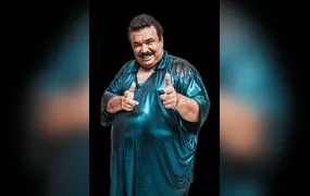 Apresentação cover de Tim Maia anima Dia das Mães musical no Pátio Alcântara