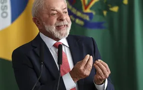Lula zera imposto e subsidia diesel para conter alta do petróleo