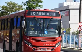 Ato de vandalismo é interrompido em ônibus com auxílio de câmeras inteligentes em Maricá