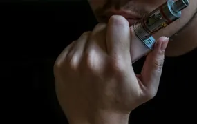 Avanço dos vapes entre jovens acende alerta para a saúde pública