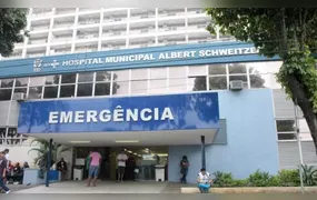 Bebê atingido em tiroteio em Costa Barros apresenta melhora e é transferido para enfermaria