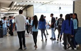 Beneficiários do Pé-de-Meia, nascidos em novembro e dezembro recebem hoje