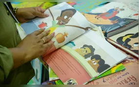 Bienal nas Escolas entra em clima de Copa para estimular leitura no RJ