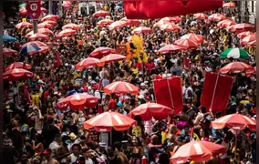 Bloco da Favorita transforma o Centro do Rio em grande baile funk