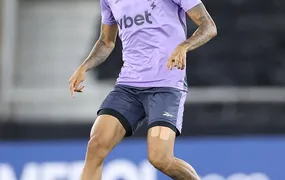 Botafogo encaminha venda do volante Newton ao Santos