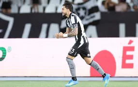 Botafogo marca no fim e vence a Chapecoense na partida de ida da Copa do Brasil