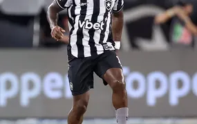 Botafogo pode rescindir contrato de Bastos após sumiço de quase um mês
