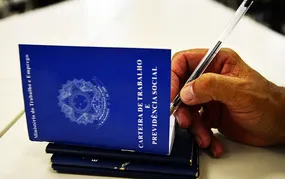 Rio divulga mais de 3,2 mil oportunidades de emprego formal, estágio e jovem aprendiz