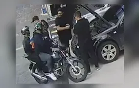 Brincadeira de funcionários termina com dois baleados por policial civil de folga