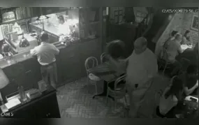 Cantor Ed Motta se envolve em confusão com agressões em restaurante na Gávea; Vídeo