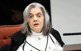 Carmen Lúcia vota para condenar Eduardo Bolsonaro por difamação