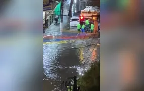 Chuva forte provoca alagamentos e falta de energia em Niterói
