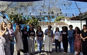 Coletiva Escritoras Vivas lança livro artesanal e destaca literatura de autoria feminina durante a Flip 2026