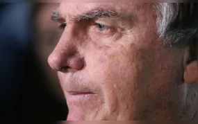 Com crise persistente de soluços, Bolsonaro faz nova cirurgia